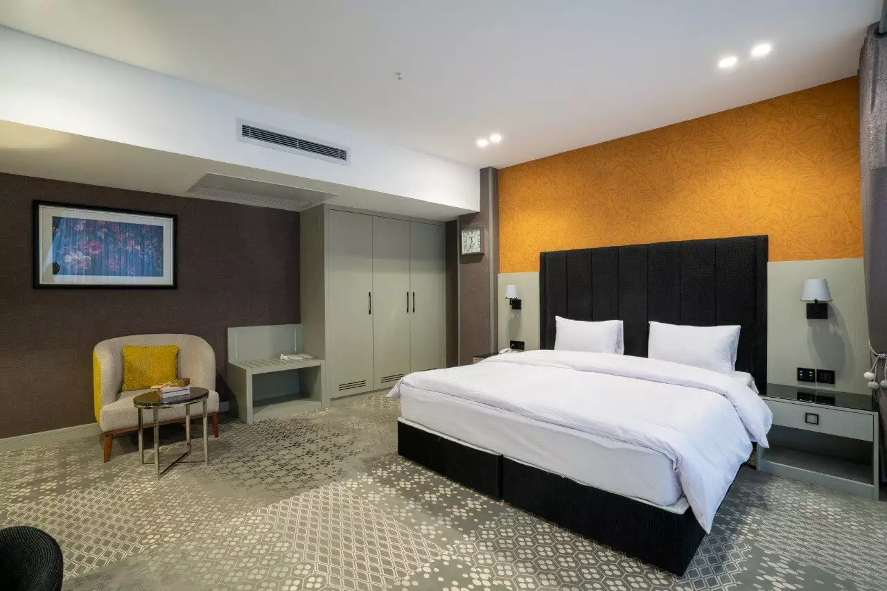 Alibaba https://cdn.alibaba.ir/ostorage/hotel-accommodation-images/69907e5f46ae9d8e6fb49df6_دبل رویال (1).webp